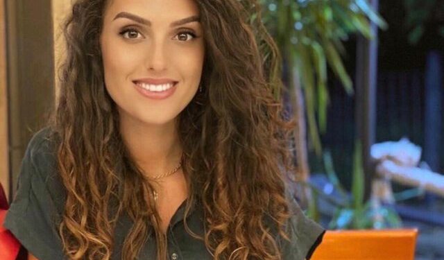 Anëtarja e Bordit të RTK bën thirrje të bojkotohet bregdeti shqiptar: Të bashkuar jemi më të fuqishëm Anëtarja e Bordit të RTK bën thirrje të bojkotohet bregdeti shqiptar: Të bashkuar jemi më të fuqishëm
