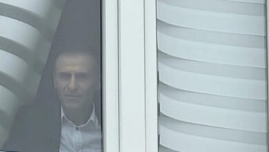 Rama e quajti “i vetëburgosuri i vetëvendosur”/ Kush është Lulzim Hetemi, kryetari i Leposaviç që është ‘ngujuar’ në zyrë Rama e quajti “i vetëburgosuri i vetëvendosur”/ Kush është Lulzim Hetemi, kryetari i Leposaviç që është ‘ngujuar’ në zyrë