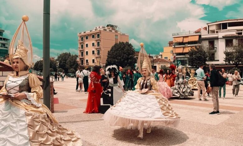 Karnavalet e Korçës, një festë unike për turistët vendas e të huaj Karnavalet e Korçës, një festë unike për turistët vendas e të huaj