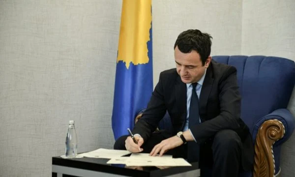 E FUNDIT/ Një letër nga tre liderët më të fuqishëm evropianë arrin në zyrën e Kurtit E FUNDIT/ Një letër nga tre liderët më të fuqishëm evropianë arrin në zyrën e Kurtit