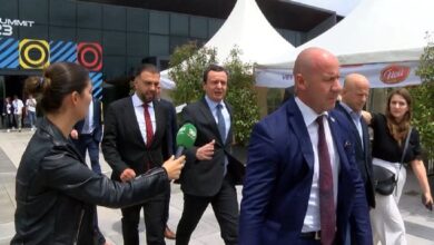 Mbledhja e dy qeverive u anulua për shkak të tij? Kurti: Kam folur gjerë e gjatë… Mbledhja e dy qeverive u anulua për shkak të tij? Kurti: Kam folur gjerë e gjatë…