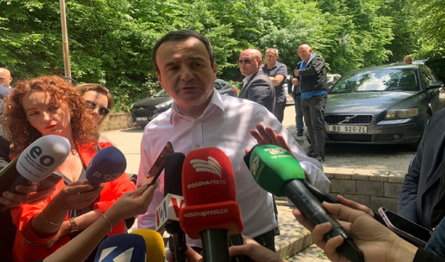 Rritja e tensioneve, Kurti nuk tërhiqet: S’pranojmë që kryetarët të ushtrojnë detyrën në zyra paralele Rritja e tensioneve, Kurti nuk tërhiqet: S’pranojmë që kryetarët të ushtrojnë detyrën në zyra paralele