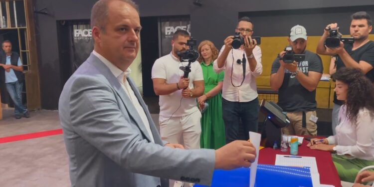 Shqiptarët vendimtarë në Malin e Zi! Pakicat synojnë të fitojnë 7 deputetë Shqiptarët vendimtarë në Malin e Zi! Pakicat synojnë të fitojnë 7 deputetë
