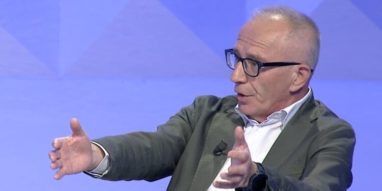 “Po vepron gabim”… Mark Marku për Albin Kurtin: Pse e bën garipin kur s’ke fuqi ta bësh? “Po vepron gabim”… Mark Marku për Albin Kurtin: Pse e bën garipin kur s’ke fuqi ta bësh?