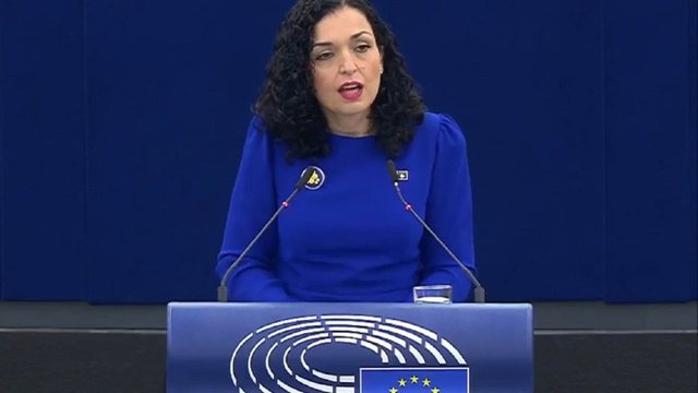 Osmani “godet” Kurtin? Presidentja e Kosovës: Kur s‘koordinohesh me aleatë mund të kesh sukses momental, por mund të rezultojë në hapa mbrapa Osmani “godet” Kurtin? Presidentja e Kosovës: Kur s‘koordinohesh me aleatë mund të kesh sukses momental, por mund të rezultojë në hapa mbrapa
