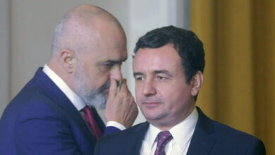 Albin Kurti tregon arsyet e raportit të ftohtë me Edi Ramën Albin Kurti tregon arsyet e raportit të ftohtë me Edi Ramën