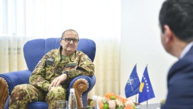 Shefi i KFOR kritikon Kurtin: Prej dy vitesh vetëm hapa pas, boll më me veprime të njëanshme Shefi i KFOR kritikon Kurtin: Prej dy vitesh vetëm hapa pas, boll më me veprime të njëanshme