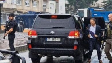 Kryetari i ri i mbyllur në komunë prej të hënës, Hetemi: Po hamë bukë si në hotel, na e sjell policia Kryetari i ri i mbyllur në komunë prej të hënës, Hetemi: Po hamë bukë si në hotel, na e sjell policia