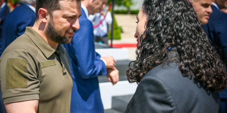 Osmani takon Zelenskin: Askush nuk e kupton dhimbjen e Ukrainës më mirë se Kosova Osmani takon Zelenskin: Askush nuk e kupton dhimbjen e Ukrainës më mirë se Kosova