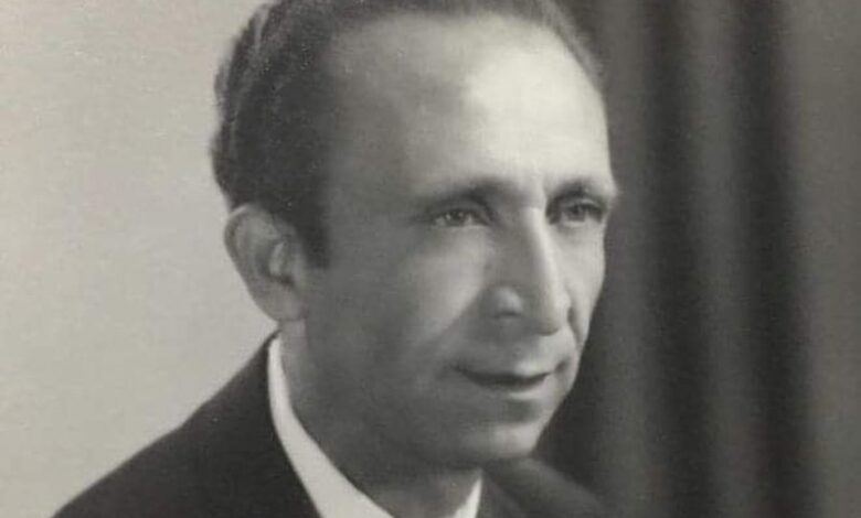 Rrëfimi i djalit të Mentor Xhemalit: Si iu ‘qep’ vajza e gjeneralit të lartë, i thoshte ‘o do martohesh me mua, ose…” Rrëfimi i djalit të Mentor Xhemalit: Si iu ‘qep’ vajza e gjeneralit të lartë, i thoshte ‘o do martohesh me mua, ose…”