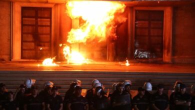 Rezistencë civile apo partiake? – analiza e Lutfi Dervishit: Molotovi kap faqet e para të gazetave, por dëmton besimin te opozita Rezistencë civile apo partiake? – analiza e Lutfi Dervishit: Molotovi kap faqet e para të gazetave, por dëmton besimin te opozita