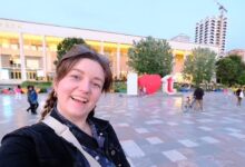 Bukë me vete dhe sufllaqe/ Një turiste angleze shpenzoi vetëm 100 paund për tre ditë në Shqipëri