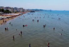 Durrësi, ‘magnet’ për vendas e turistë! Pushuesit nga Kosova, italianë e polakë të kënaqur me kushtet dhe çmimet