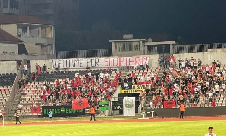 Thirrjet raciste në ndeshjen e parë/ Tifozët e Egnatias “hakmerren” ndaj boshnjakëve në mënyrën më të bukur (FOTO) Thirrjet raciste në ndeshjen e parë/ Tifozët e Egnatias “hakmerren” ndaj boshnjakëve në mënyrën më të bukur (FOTO)
