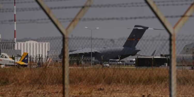 Aeroplani me të cilin po udhëton në Ballkan shefi i CIA-s shihet në Aeroportin e Prishtinës?!