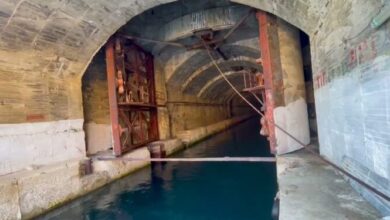 Misteri i tunelit të Porto Palermos / Çfarë fshihet pas derës së bunkerit që u hap pas 32 vitesh