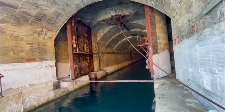 Misteri i tunelit të Porto Palermos / Çfarë fshihet pas derës së bunkerit që u hap pas 32 vitesh