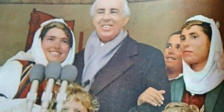 Minoritarët në kohën e diktaturës dhe në demokraci