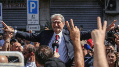 “The Telegraph”: Sali Berisha, “kërcënim akut” për Britaninë e Madhe. Pagoi 400 mijë paund për të mos u shpallur non-grata “The Telegraph”: Sali Berisha, “kërcënim akut” për Britaninë e Madhe. Pagoi 400 mijë paund për të mos u shpallur non-grata
