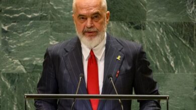 Rama publikon fjalimin në OKB: Të fala atyre prej Kosove që më shajnë me nanë e babë si “vëllaun e Vuqiqit” Rama publikon fjalimin në OKB: Të fala atyre prej Kosove që më shajnë me nanë e babë si “vëllaun e Vuqiqit”