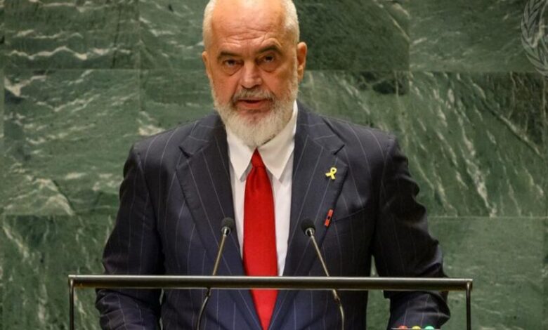 Rama publikon fjalimin në OKB: Të fala atyre prej Kosove që më shajnë me nanë e babë si “vëllaun e Vuqiqit” Rama publikon fjalimin në OKB: Të fala atyre prej Kosove që më shajnë me nanë e babë si “vëllaun e Vuqiqit”