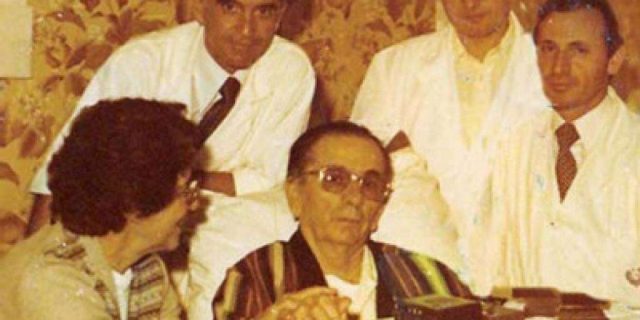 Dosja mjekësore tepër sekrete dhe mjekët që kuronin zëvendësin e Enverit: Nga vizita që iu bë Hysni Kapos në Pekin, rezulton se… Dosja mjekësore tepër sekrete dhe mjekët që kuronin zëvendësin e Enverit: Nga vizita që iu bë Hysni Kapos në Pekin, rezulton se…