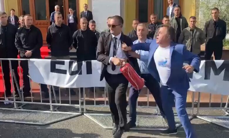Politika si “sport-i” i keçit, ka humbur lidhjen me njerëzit Politika si “sport-i” i keçit, ka humbur lidhjen me njerëzit