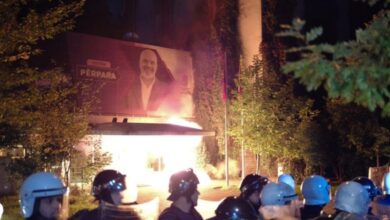 Protesta e opozitës/ Si e raporton Zëri i Amerikës mosbindjen civile në Tiranë Protesta e opozitës/ Si e raporton Zëri i Amerikës mosbindjen civile në Tiranë