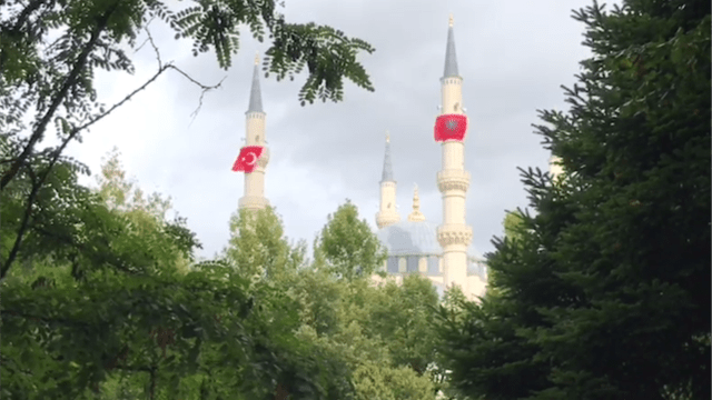 Analiza: Përurimi i Xhamisë së Namazgjasë dhe kundërshtitë rreth saj Analiza: Përurimi i Xhamisë së Namazgjasë dhe kundërshtitë rreth saj